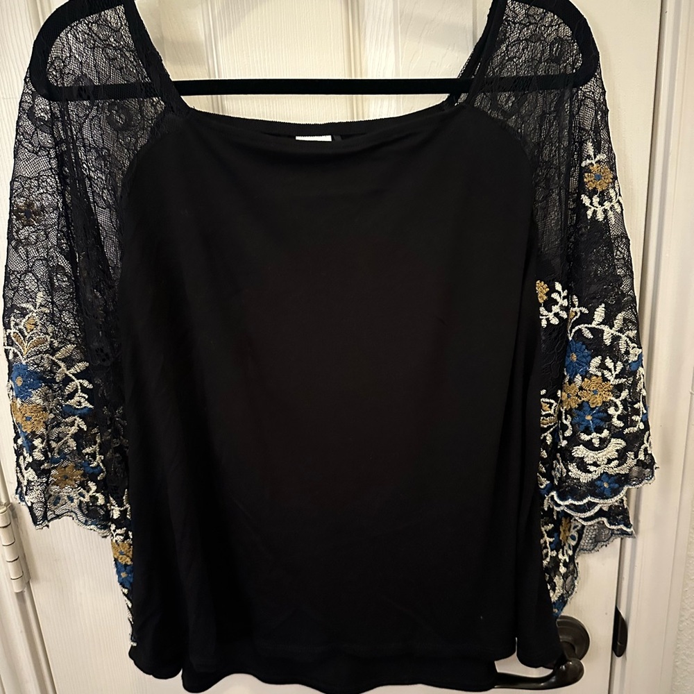 Anthropologie Beautiful Black Akemi + Kin Floral Lace Sleeves Women's Top